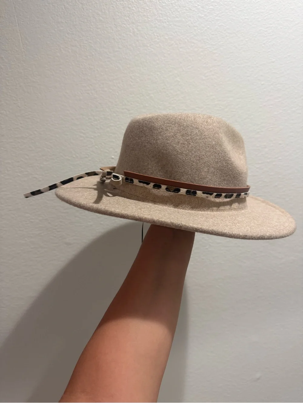 Women’s Beige Wool Hat with Removable Band